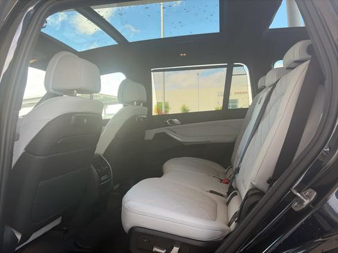 New 2026 BMW X7 xDrive40i w/ M Sport Package AWD/4WD image 14