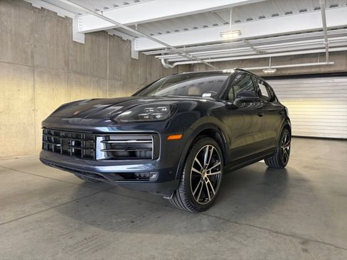 Certified 2025 Porsche Cayenne AWD/4WD image 1