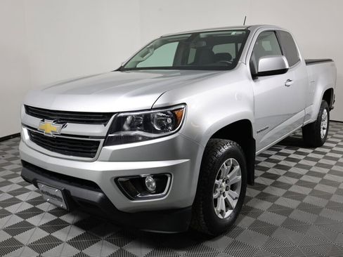 Used 2017 Chevrolet Colorado LT w/ LT Convenience Package image 5