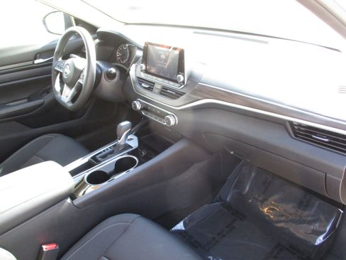 Used 2024 Nissan Altima 2.5 SV image 34