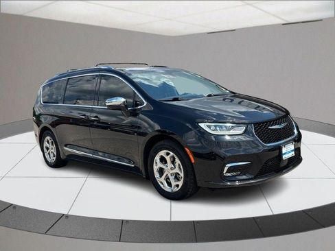 Used 2021 Chrysler Pacifica Limited w/ Premium & Safety Sphere Group image 2