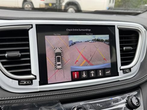 New 2026 Chrysler Pacifica Limited image 23