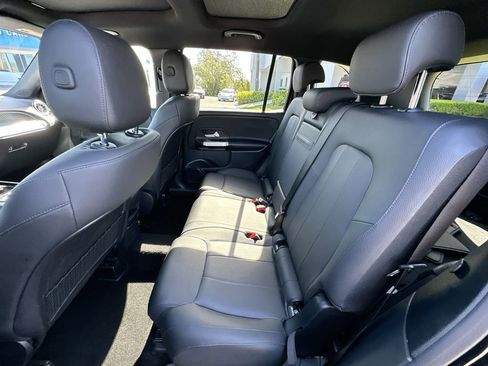 Used 2025 Mercedes-Benz GLB 250 4MATIC image 23