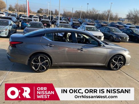 Used 2025 Nissan Altima 2.5 SR image 6