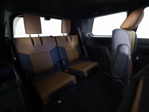 Used 2025 Lexus GX 550 image 12