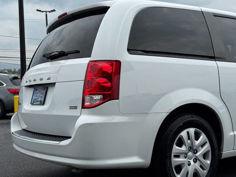 Used 2019 Dodge Grand Caravan SE w/ UConnect Hands-Free Group image 47