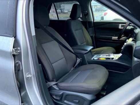 Used 2022 Ford Explorer XLT image 8