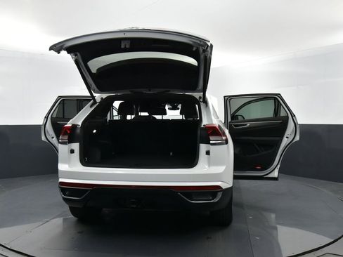Used 2024 Volkswagen Atlas Cross Sport SE image 46