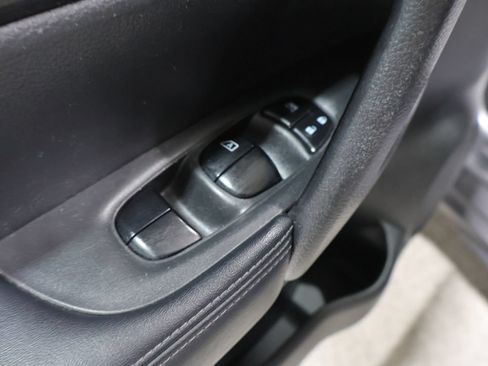 Used 2017 Nissan Rogue SV AWD/4WD image 14