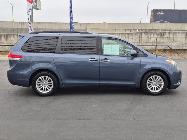Used 2014 Toyota Sienna XLE FWD image 4