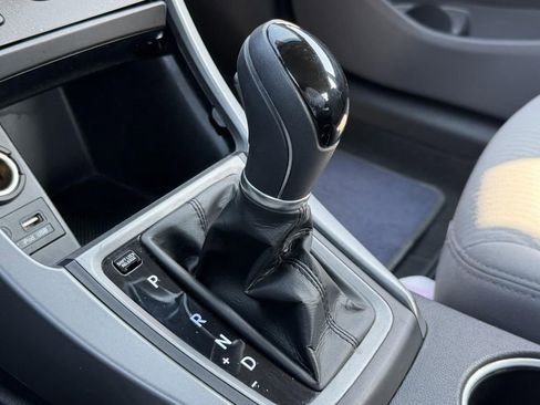 Used 2016 Hyundai Elantra SE image 22