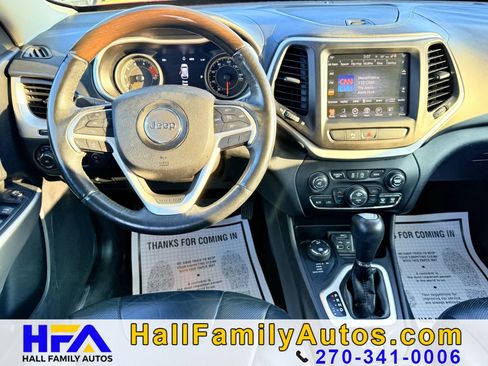 Used 2017 Jeep Cherokee Overland image 14