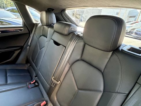 Used 2016 Porsche Macan Turbo AWD/4WD image 31