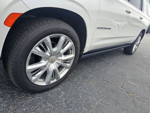 Used 2022 Chevrolet Suburban High Country image 13