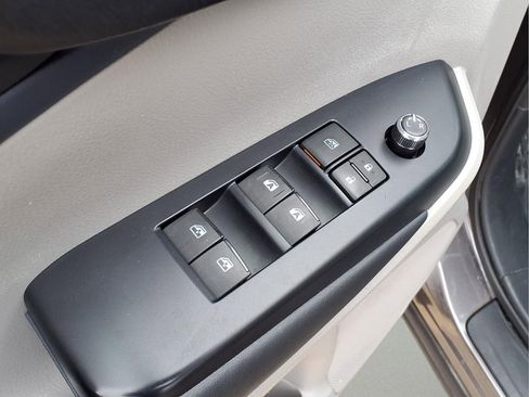 Used 2015 Toyota Highlander XLE image 16