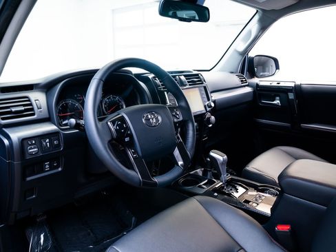 Used 2024 Toyota 4Runner TRD Off-Road Premium AWD/4WD image 17