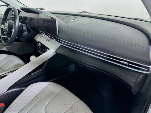 Certified 2024 Hyundai Elantra Limited image 30