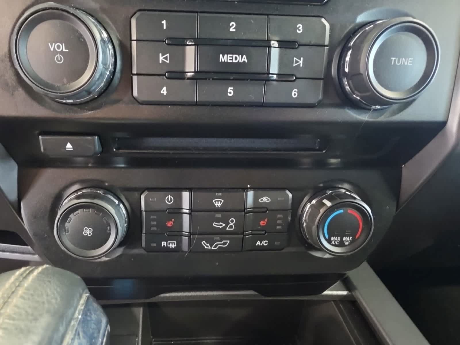 Used 2017 Ford F150 XLT w/ Equipment Group 302A Luxury AWD/4WD image 27