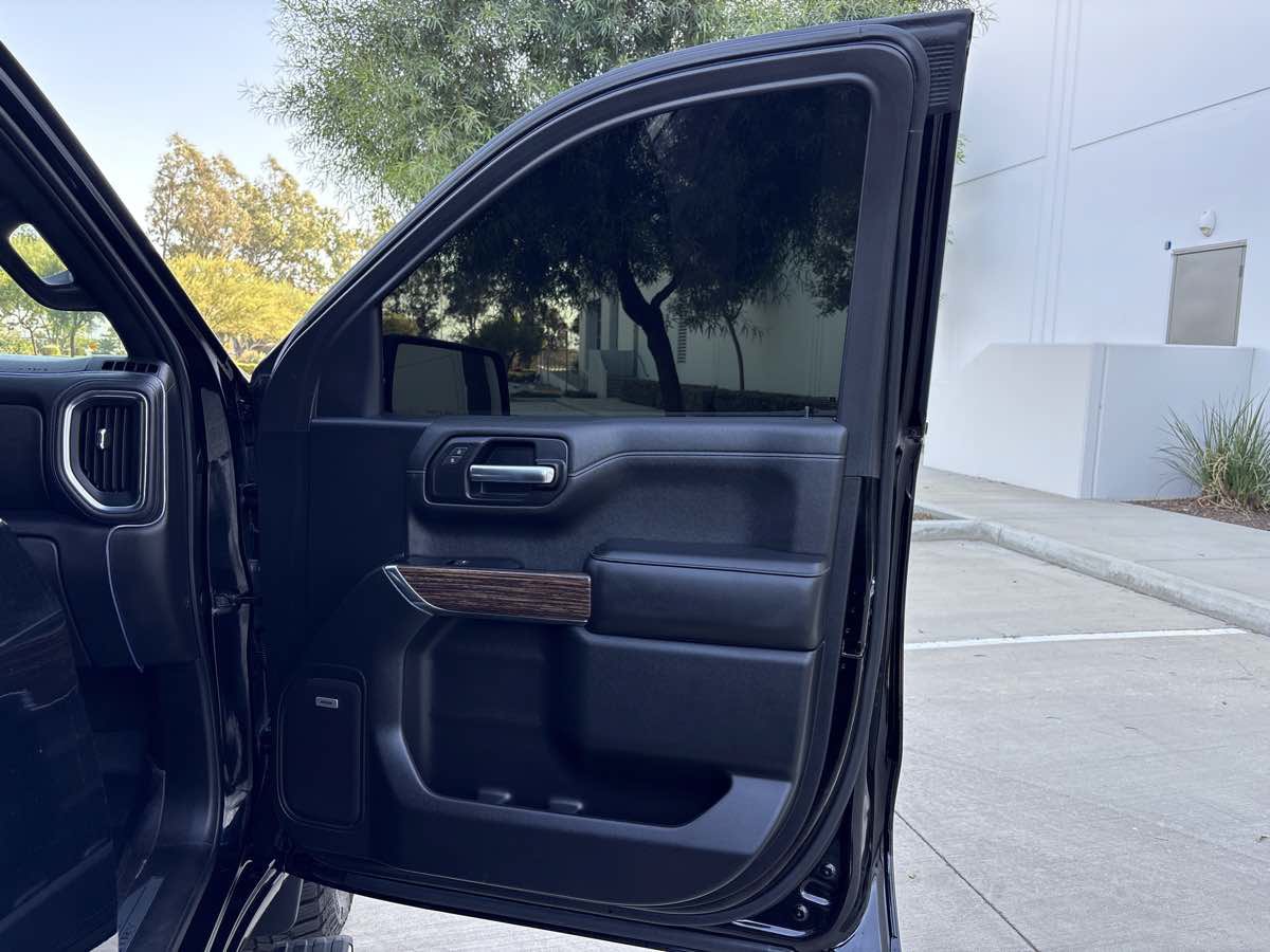 Used 2019 Chevrolet Silverado 1500 High Country w/ Technology Package AWD/4WD image 14