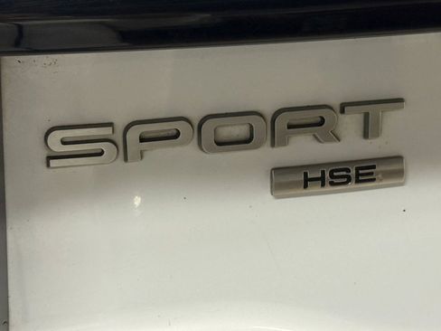 Used 2018 Land Rover Discovery Sport HSE image 13