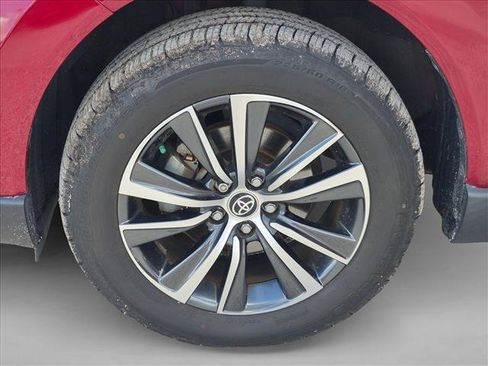 Used 2023 Toyota Venza LE AWD/4WD image 15