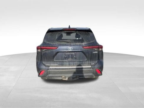 Used 2021 Toyota Highlander XLE image 4