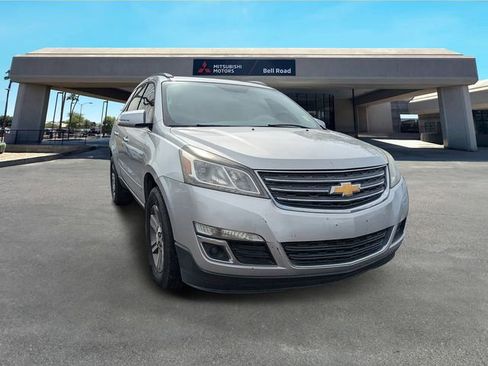 Used 2016 Chevrolet Traverse LT image 2