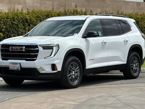 Certified 2025 GMC Acadia Elevation FWD image 8