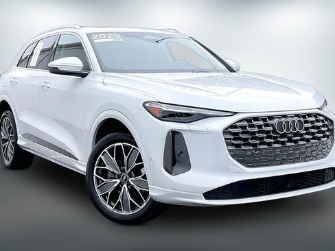 Certified 2025 Audi Q5 Premium Plus w/ Premium Plus image 1