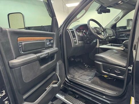 Used 2018 RAM 1500 Laramie AWD/4WD image 11