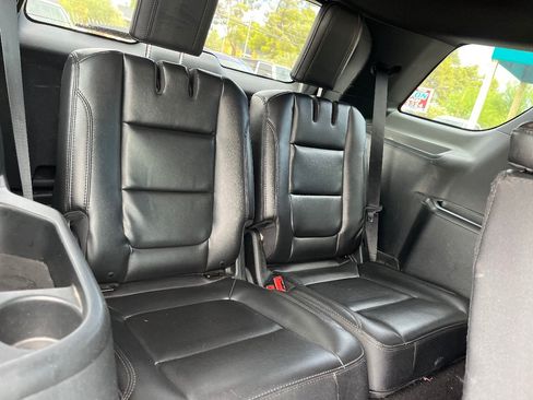 Used 2018 Ford Explorer XLT w/ Equipment Group 202A FWD image 17