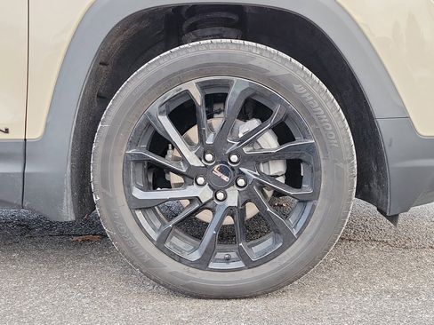 Used 2023 GMC Terrain SLT w/ Elevation Edition image 5