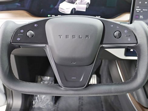 Used 2023 Tesla Model X image 16