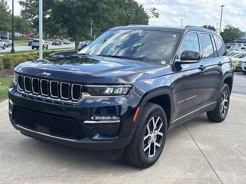Used 2024 Jeep Grand Cherokee Limited AWD/4WD image 12
