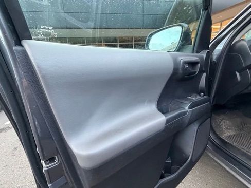 Used 2022 Toyota Tacoma SR RWD image 19