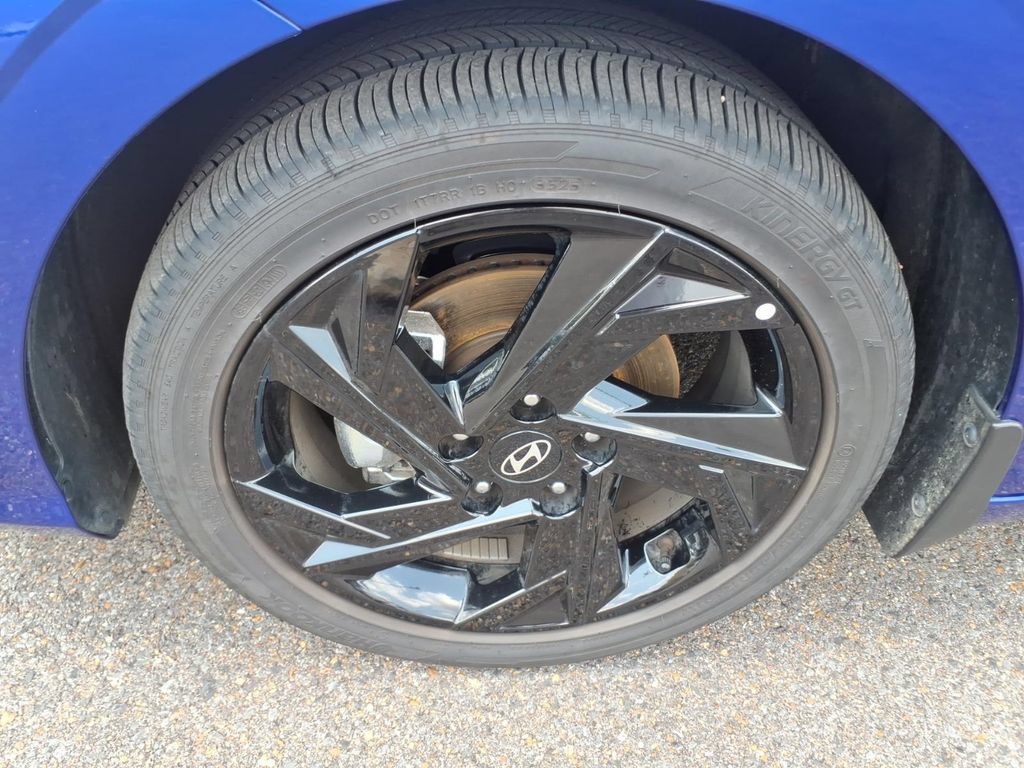 Certified 2026 Hyundai Elantra SEL Sport FWD image 9
