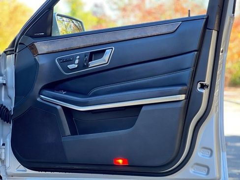 Used 2016 Mercedes-Benz E 350 4MATIC Sedan image 22