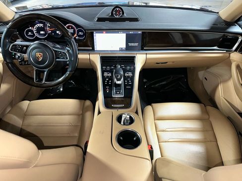 Used 2018 Porsche Panamera 4 image 23