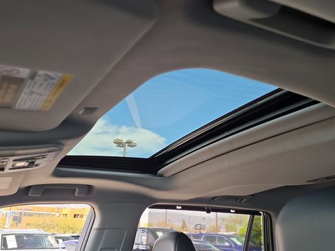 Used 2022 Toyota Highlander XLE image 15