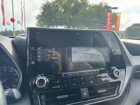 Used 2020 Toyota Highlander Limited Platinum image 27