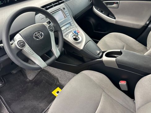 Used 2014 Toyota Prius Three image 7