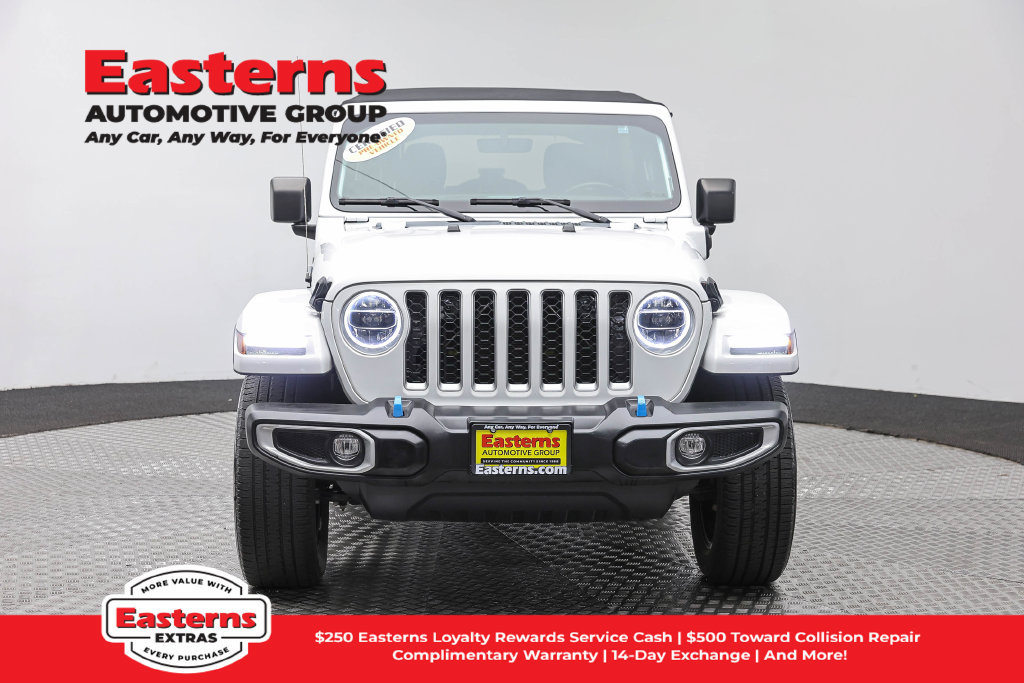 Used 2022 Jeep Wrangler Unlimited Sahara w/ Cold Weather Group AWD/4WD image 3