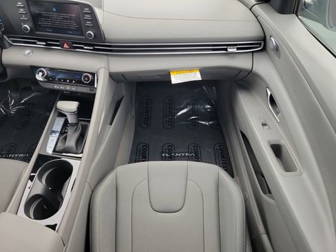 Certified 2025 Hyundai Elantra Hybrid FWD image 11