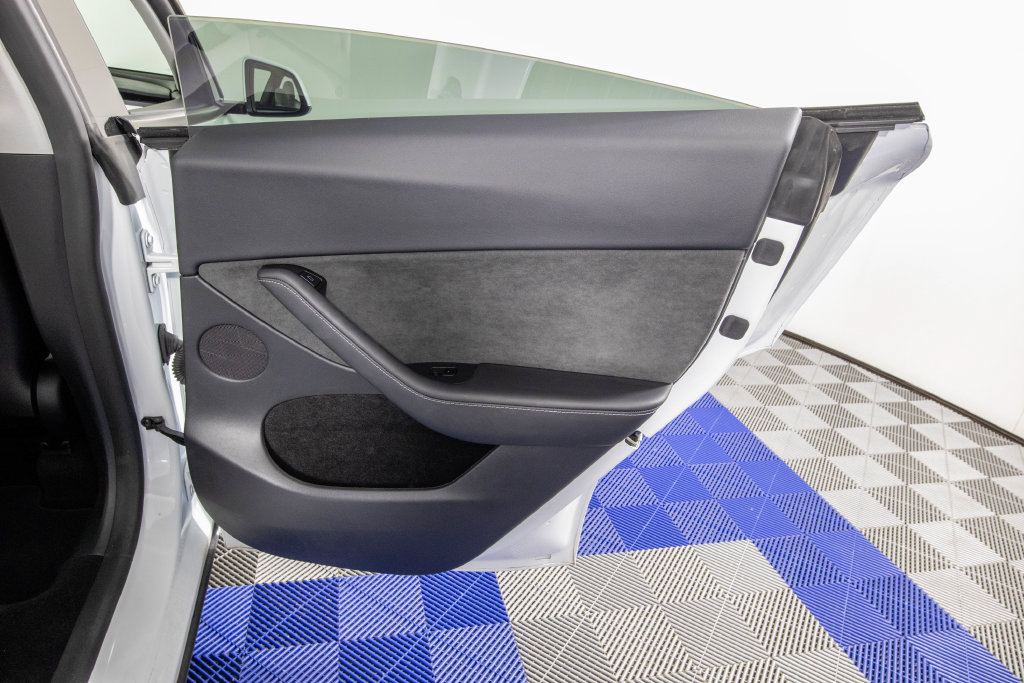 Used 2025 Tesla Model Y Performance AWD/4WD image 17