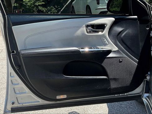 Used 2018 Toyota Avalon Limited FWD image 17
