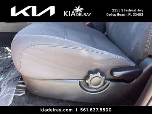 Used 2019 Toyota Tacoma TRD Sport image 17