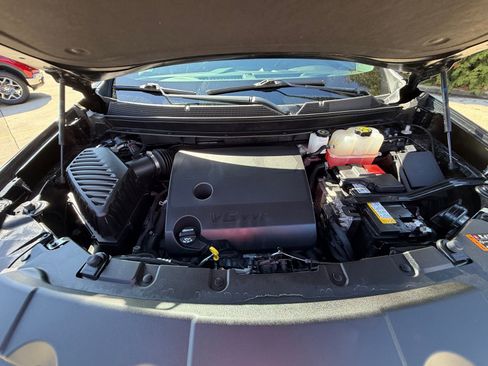 Used 2023 Chevrolet Traverse LT image 29