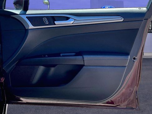 Used 2017 Ford Fusion SE image 29