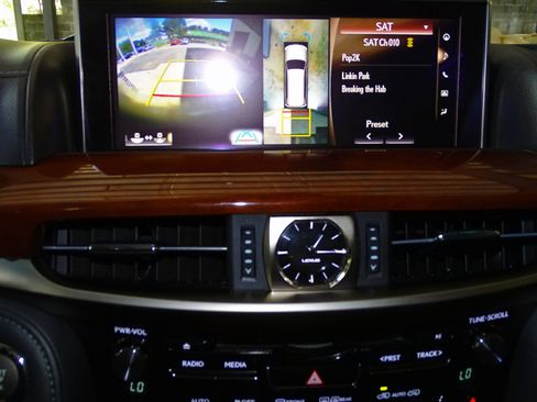 Used 2016 Lexus LX 570 4WD image 31