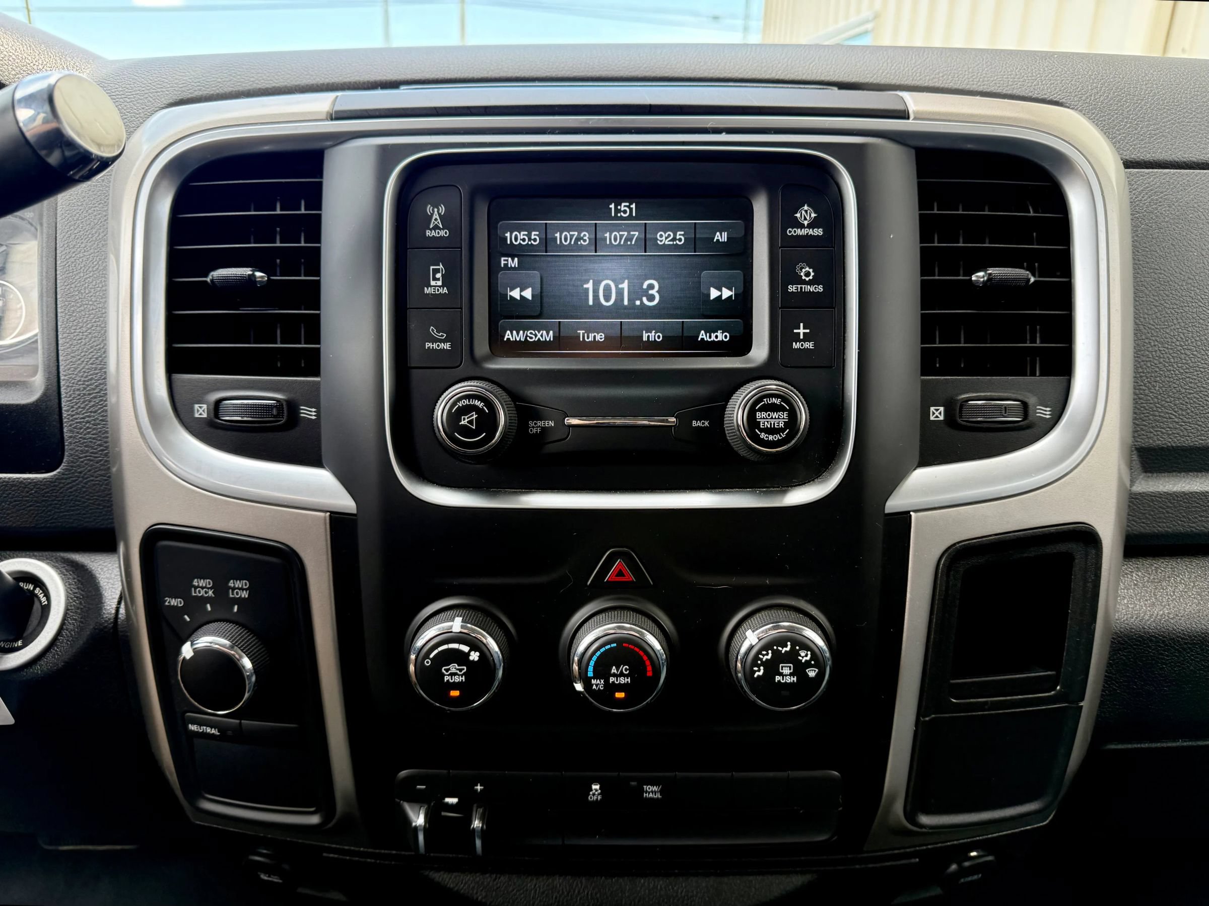 Used 2018 RAM 2500 SLT AWD/4WD image 23